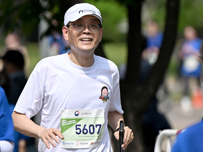 [서울신문] 10㎞ 완주 한훈 통계청장 “직원들과 함께 달리니 소통 잘돼"